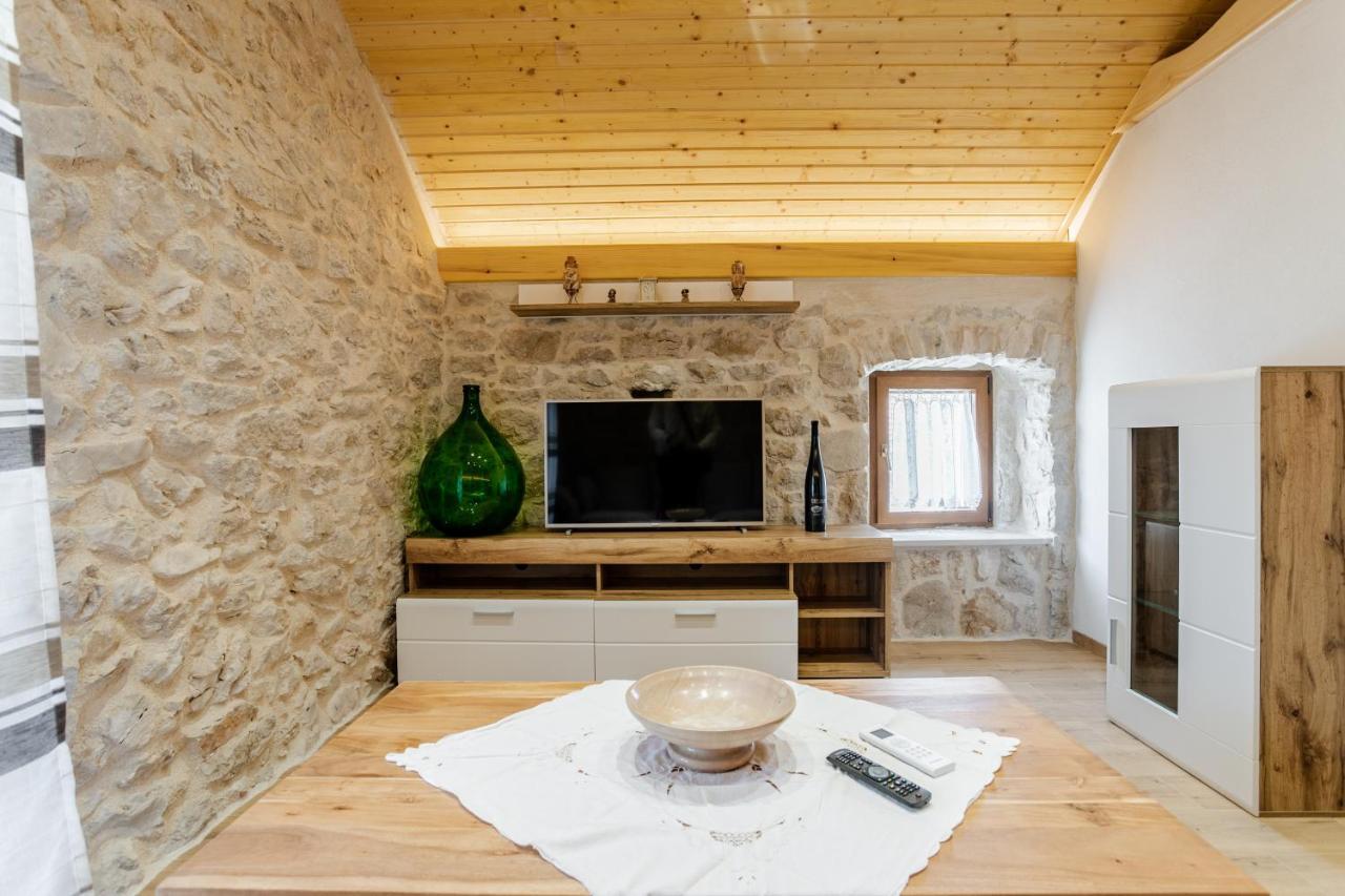 Patakun Holiday Home For 5, With Heated Pool Lecevica Exterior photo