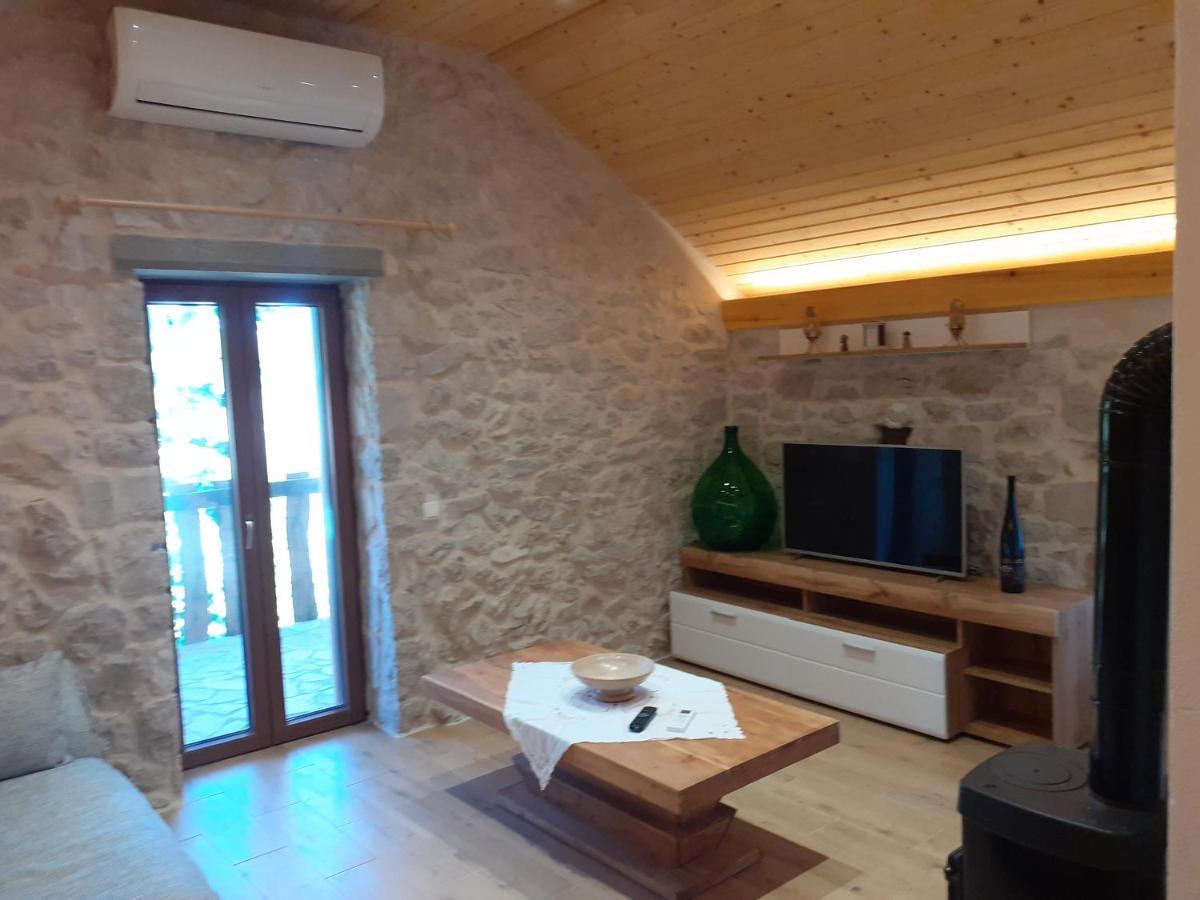 Patakun Holiday Home For 5, With Heated Pool Lecevica Exterior photo