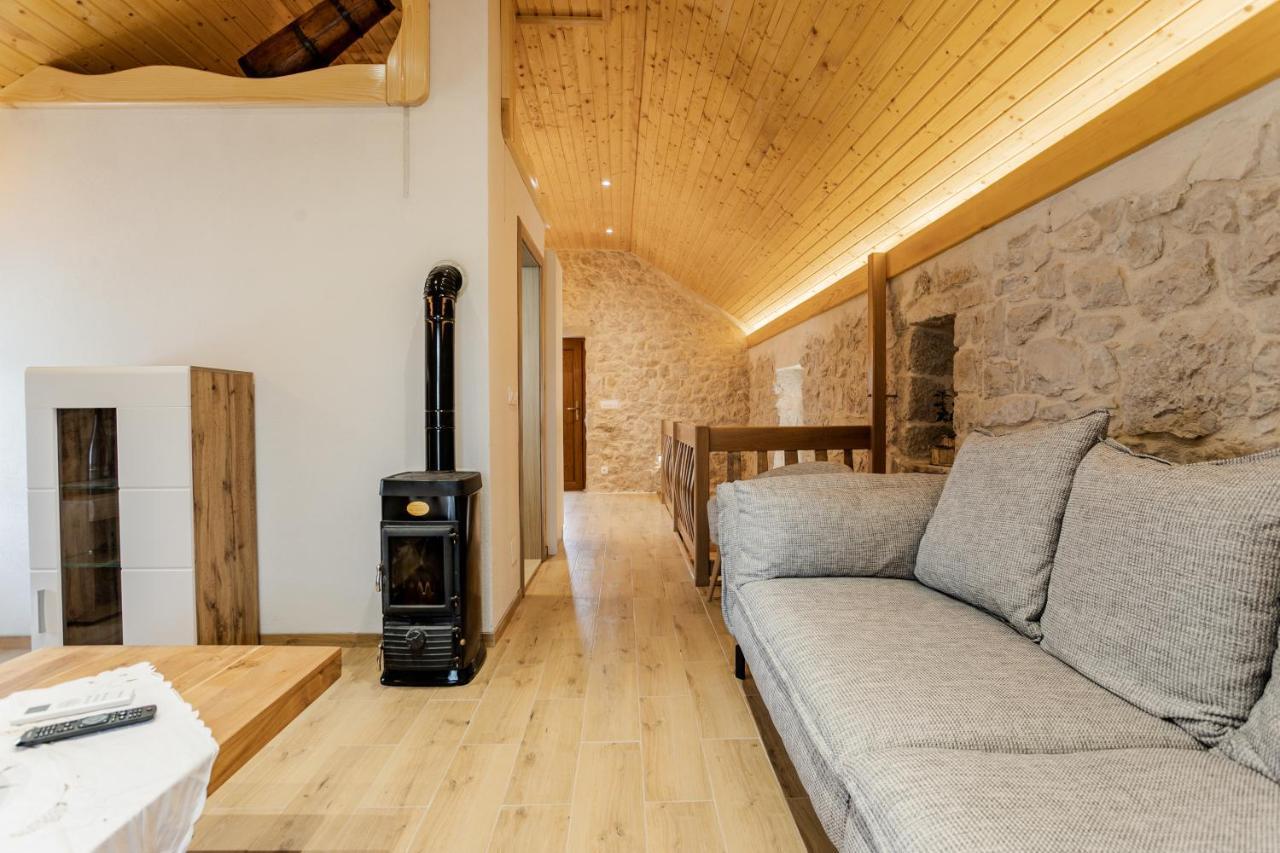 Patakun Holiday Home For 5, With Heated Pool Lecevica Exterior photo