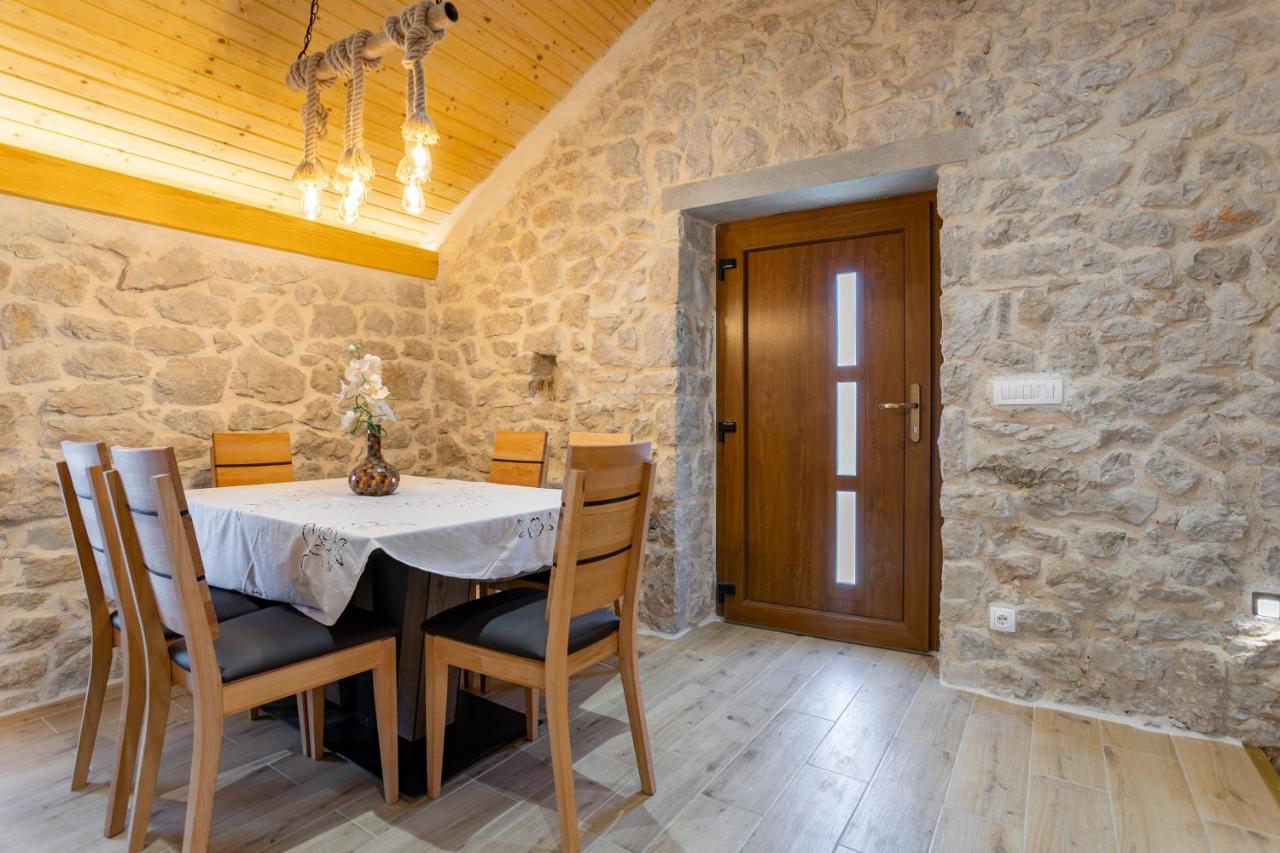 Patakun Holiday Home For 5, With Heated Pool Lecevica Exterior photo