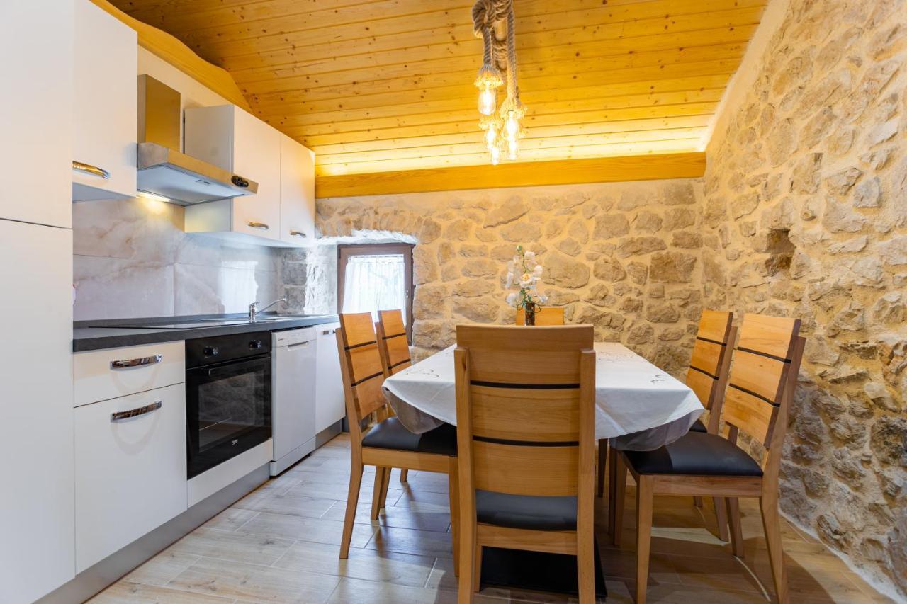 Patakun Holiday Home For 5, With Heated Pool Lecevica Exterior photo
