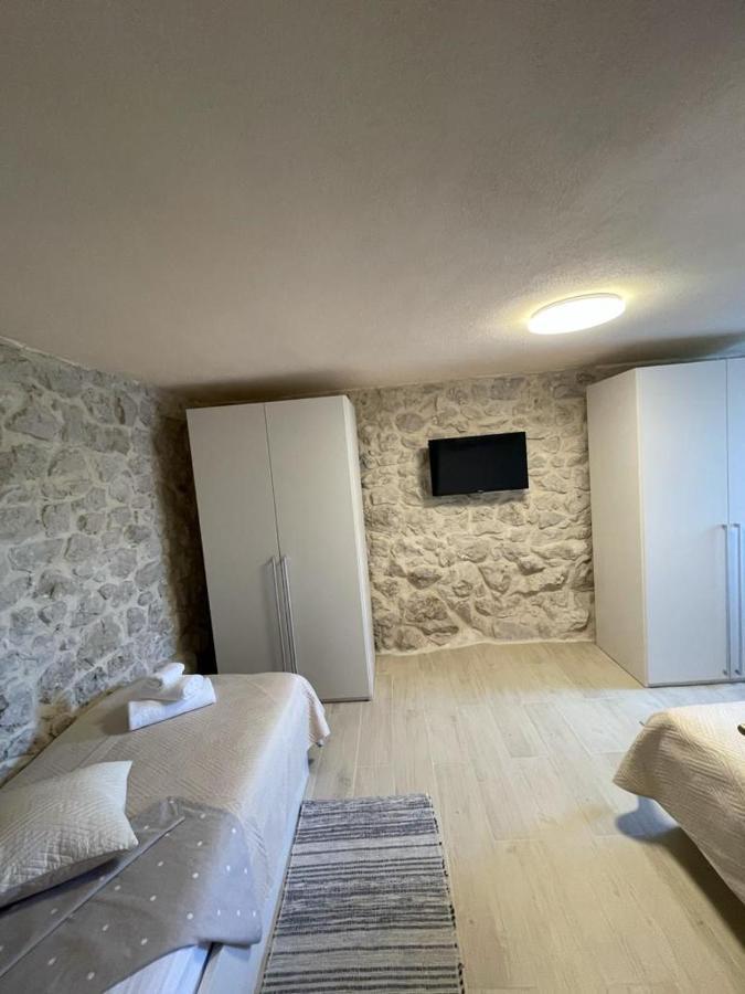 Patakun Holiday Home For 5, With Heated Pool Lecevica Exterior photo