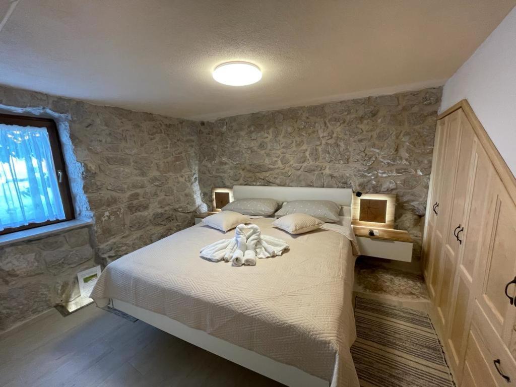 Patakun Holiday Home For 5, With Heated Pool Lecevica Exterior photo