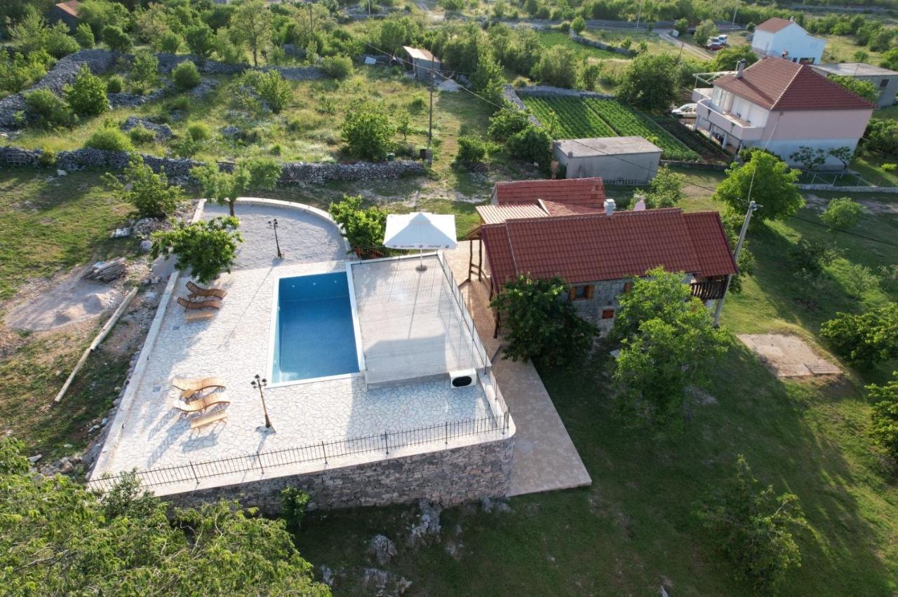 Patakun Holiday Home For 5, With Heated Pool Lecevica Exterior photo