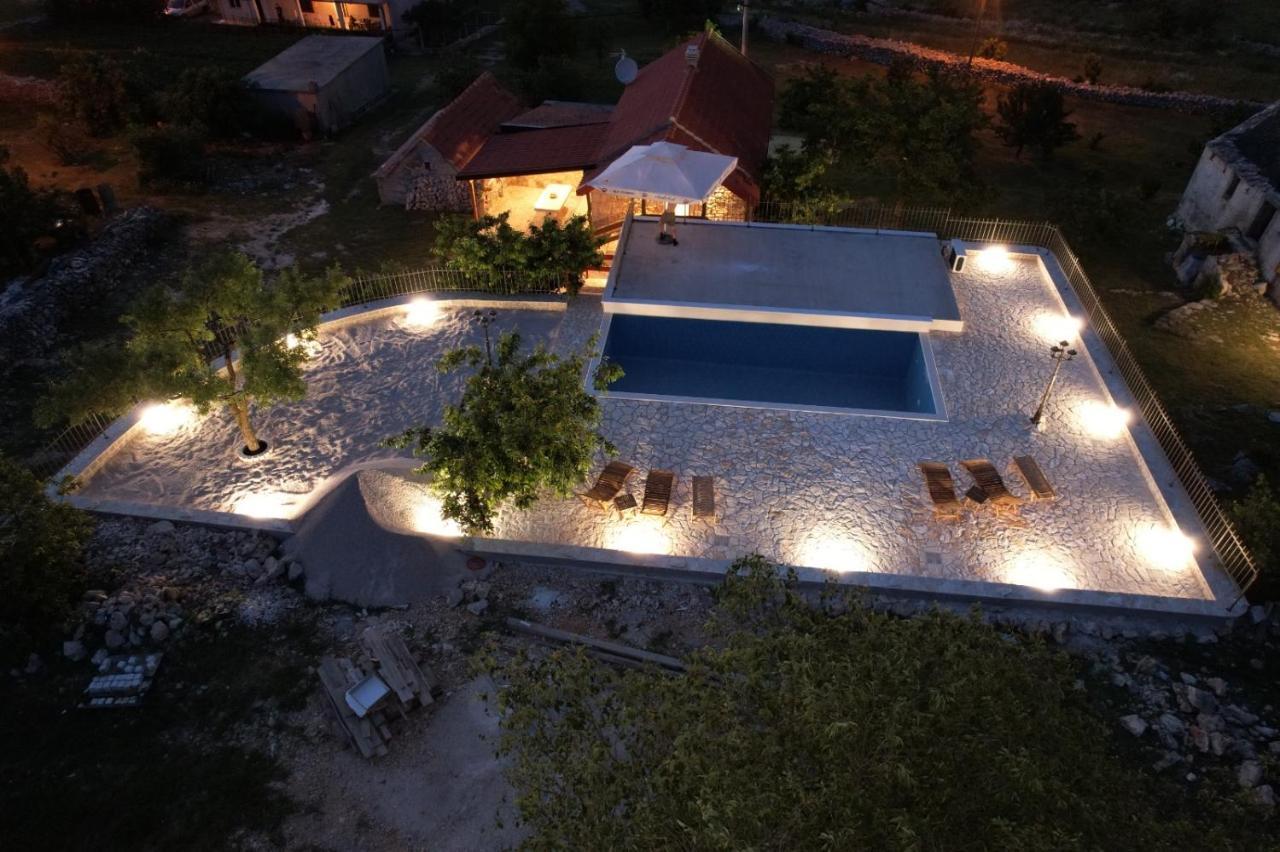 Patakun Holiday Home For 5, With Heated Pool Lecevica Exterior photo