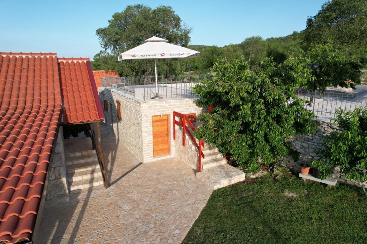 Patakun Holiday Home For 5, With Heated Pool Lecevica Exterior photo