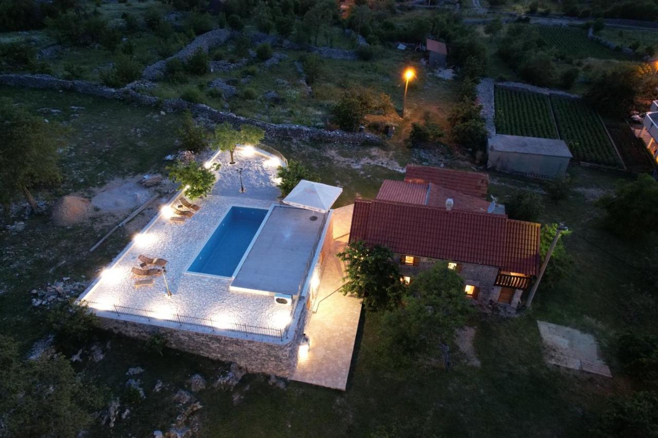 Patakun Holiday Home For 5, With Heated Pool Lecevica Exterior photo