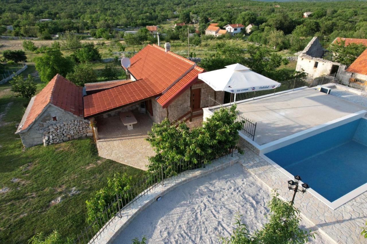 Patakun Holiday Home For 5, With Heated Pool Lecevica Exterior photo