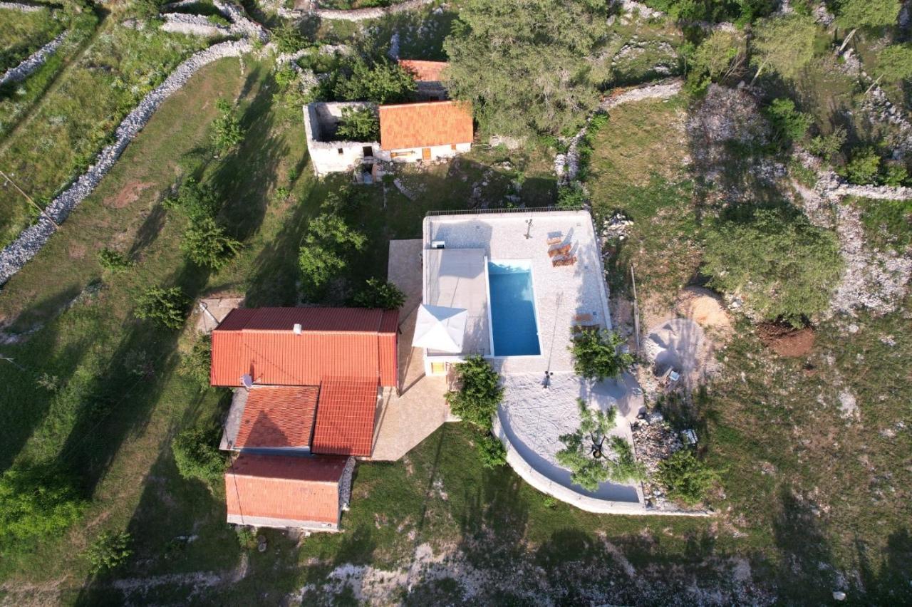 Patakun Holiday Home For 5, With Heated Pool Lecevica Exterior photo