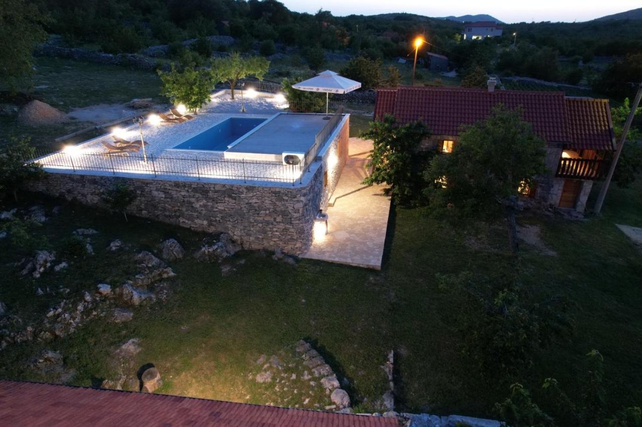 Patakun Holiday Home For 5, With Heated Pool Lecevica Exterior photo