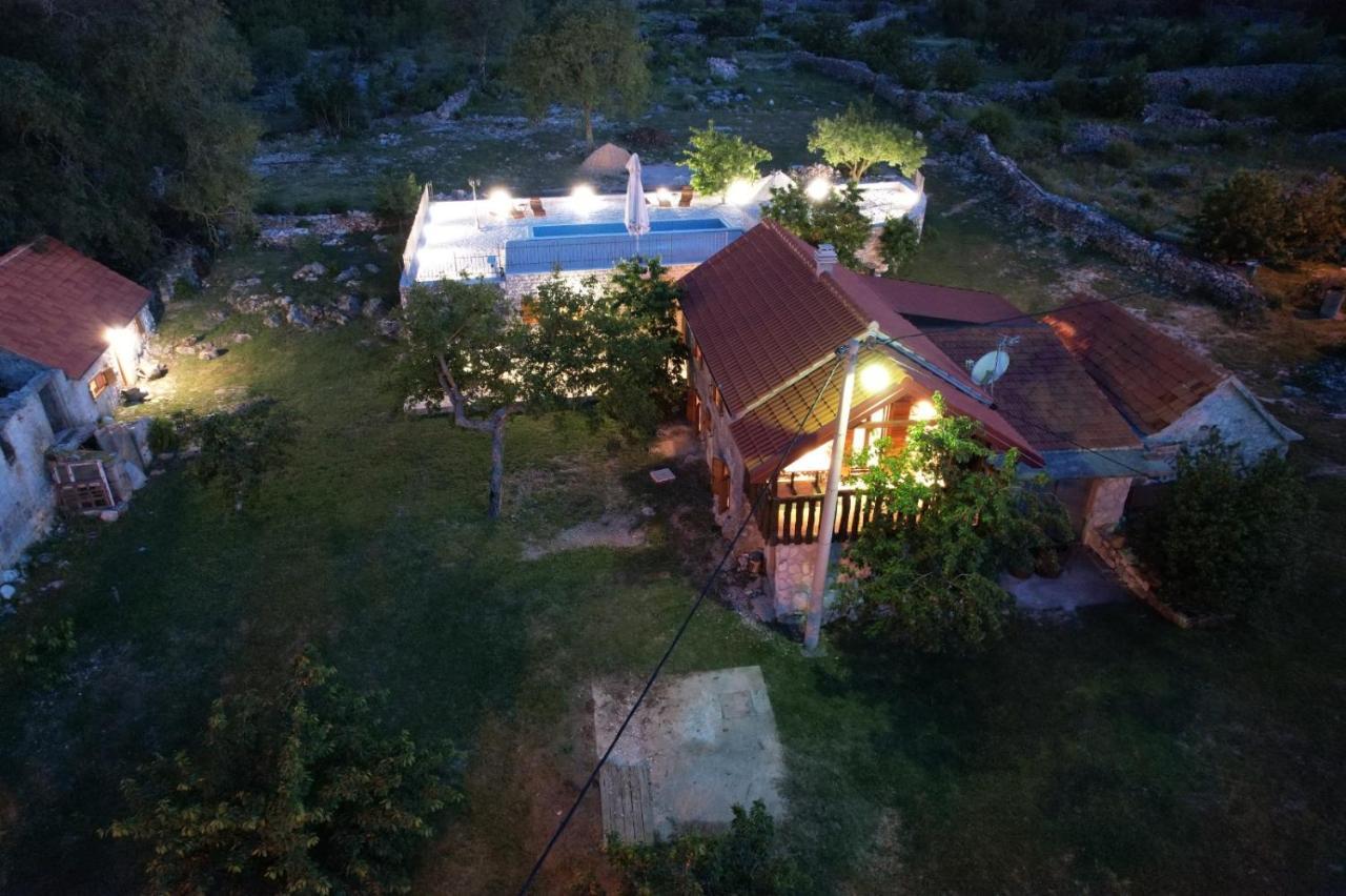 Patakun Holiday Home For 5, With Heated Pool Lecevica Exterior photo