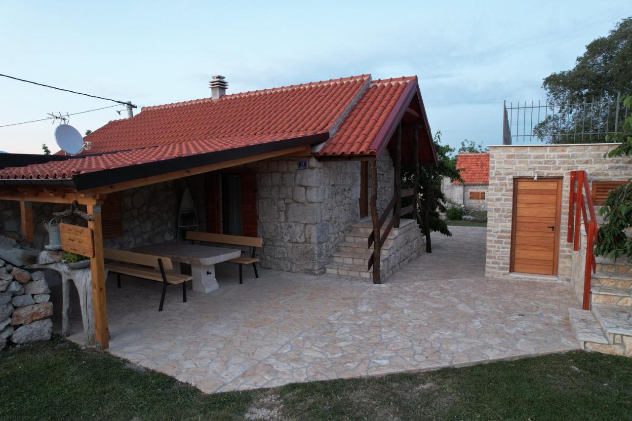 Patakun Holiday Home For 5, With Heated Pool Lecevica Exterior photo