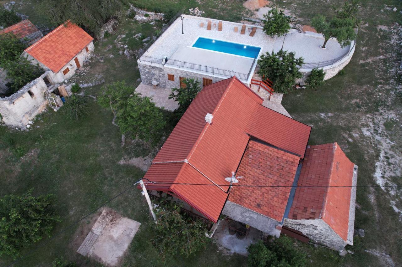 Patakun Holiday Home For 5, With Heated Pool Lecevica Exterior photo
