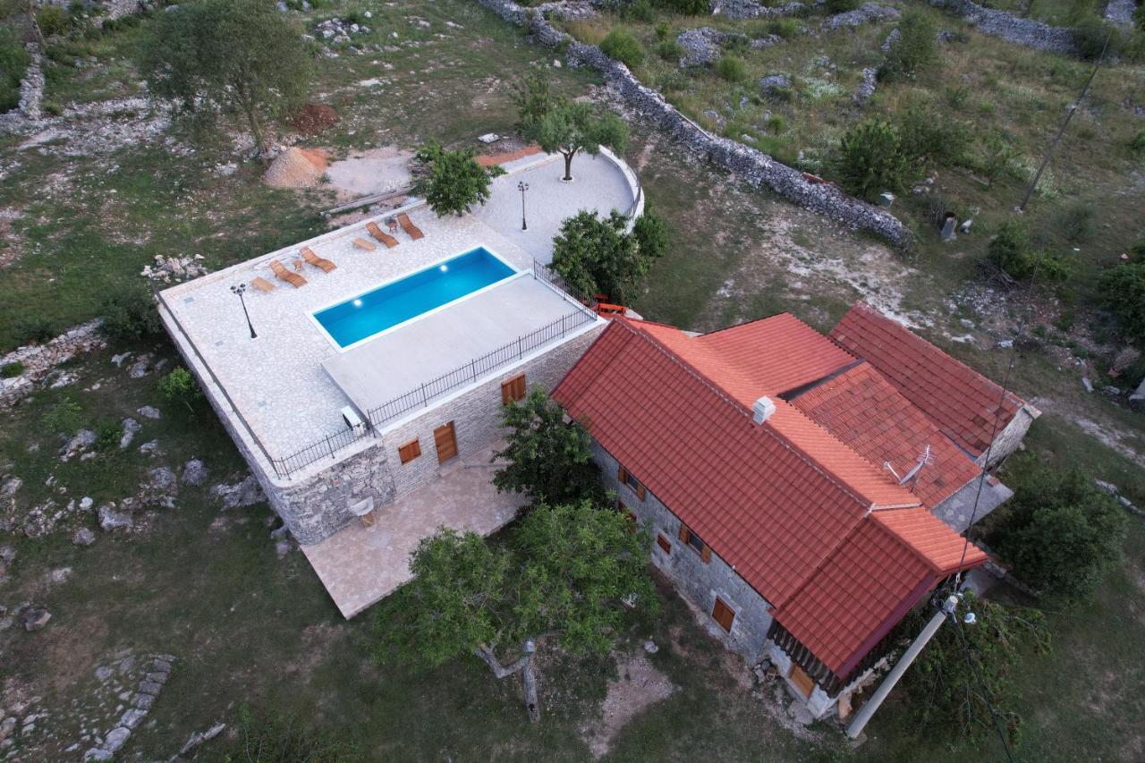 Patakun Holiday Home For 5, With Heated Pool Lecevica Exterior photo