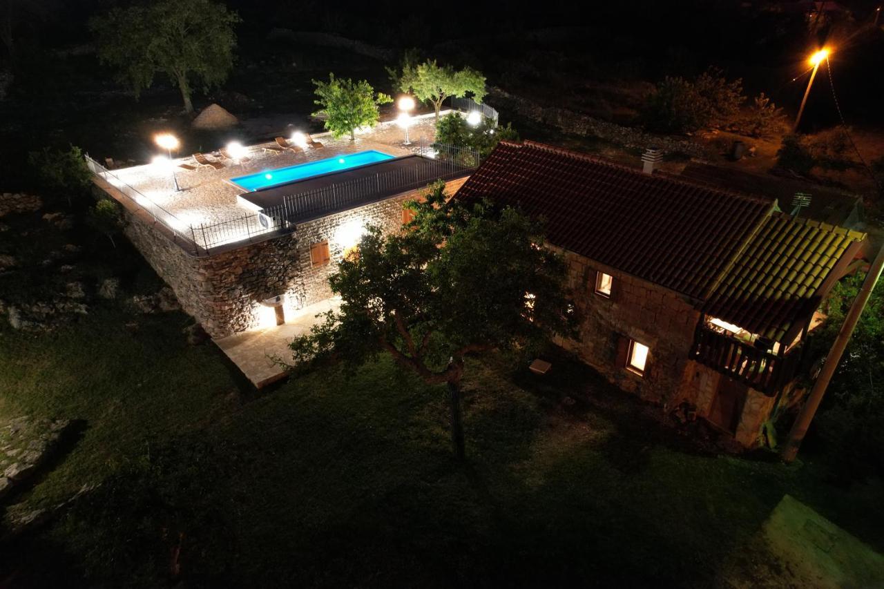 Patakun Holiday Home For 5, With Heated Pool Lecevica Exterior photo