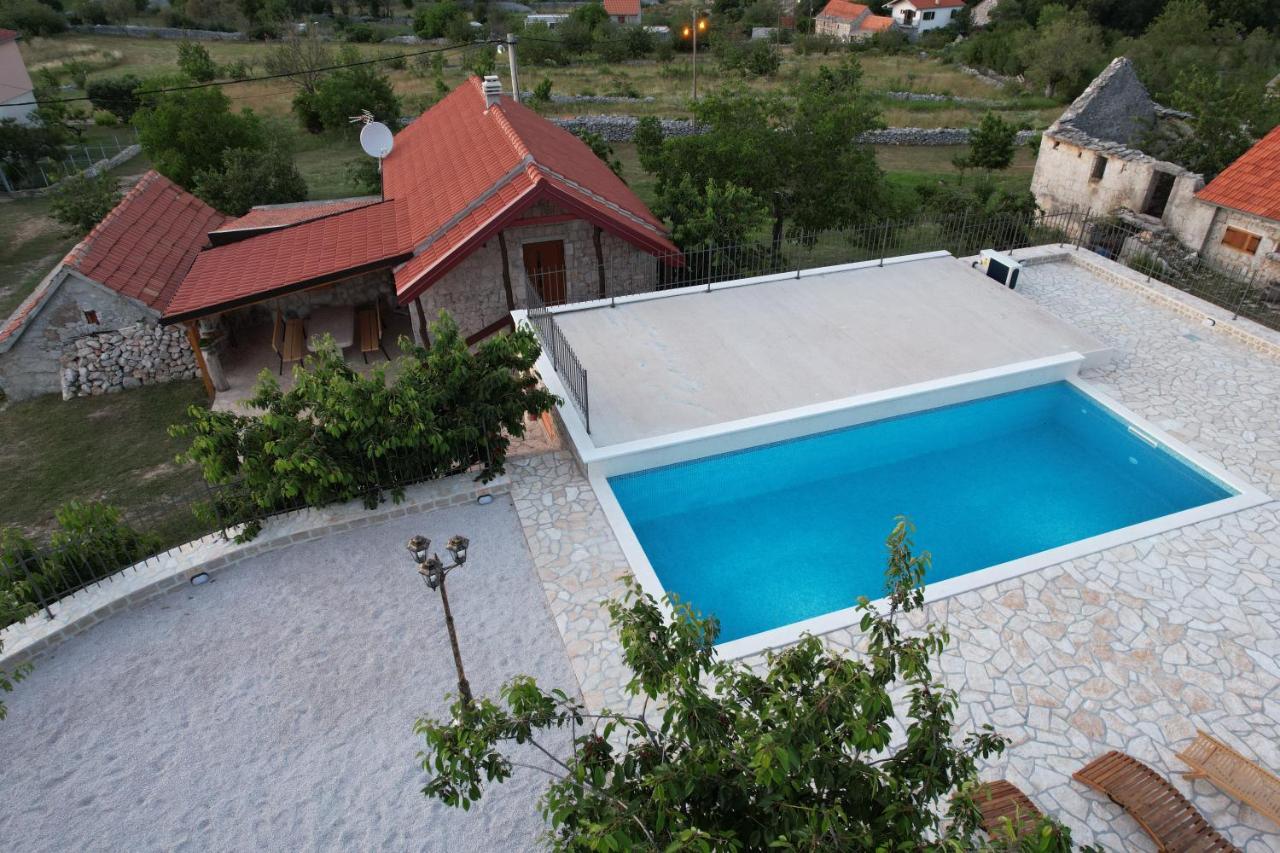 Patakun Holiday Home For 5, With Heated Pool Lecevica Exterior photo