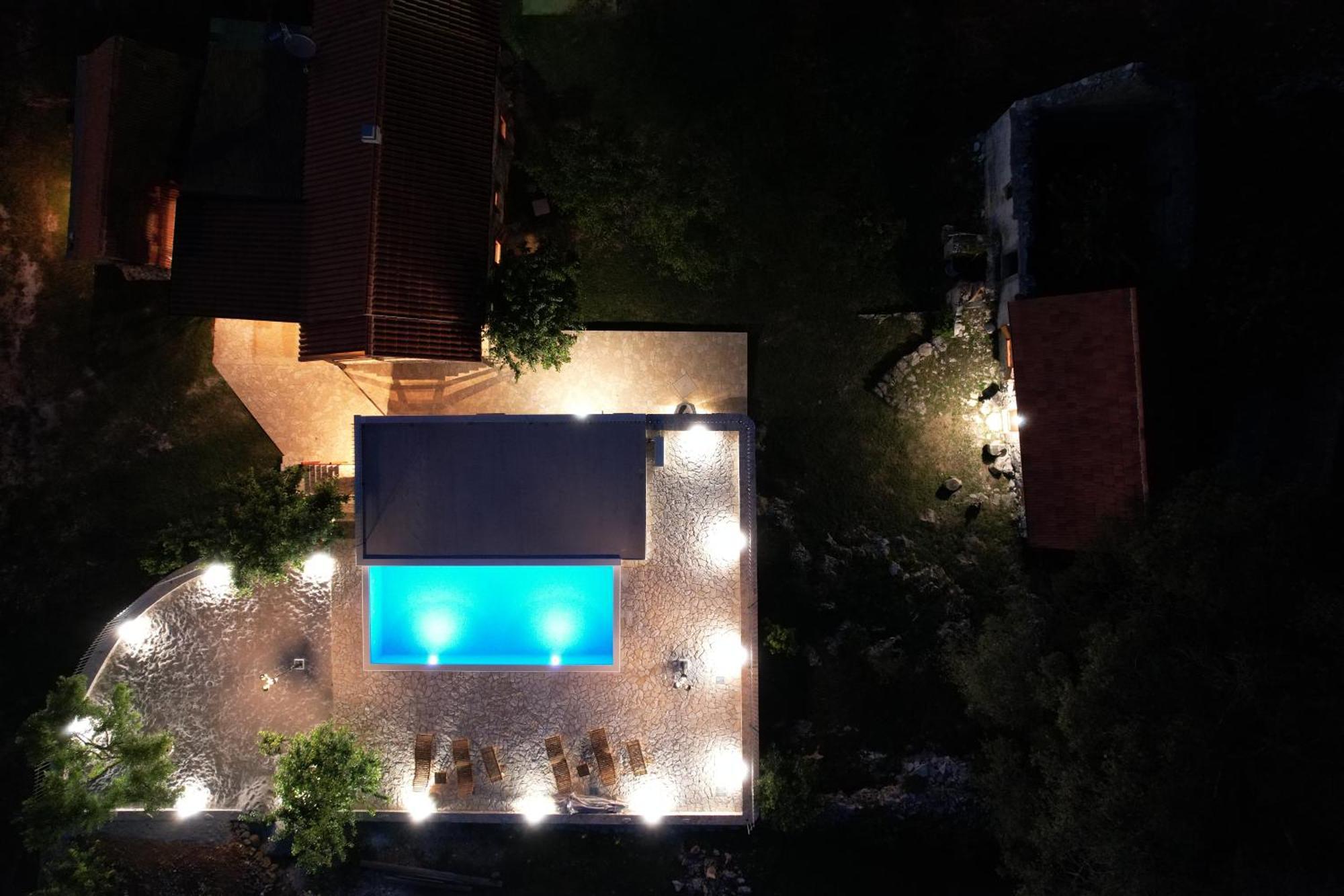 Patakun Holiday Home For 5, With Heated Pool Lecevica Exterior photo