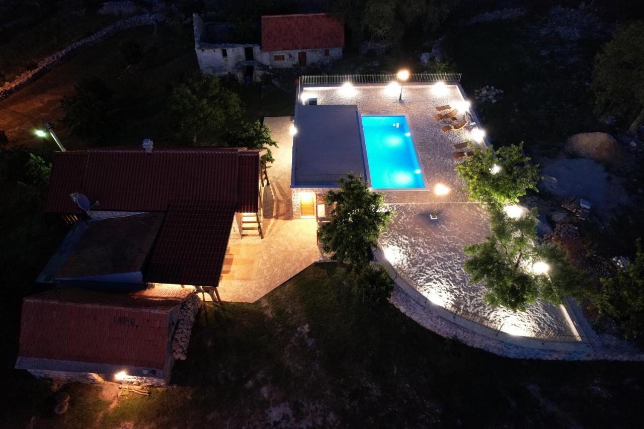Patakun Holiday Home For 5, With Heated Pool Lecevica Exterior photo