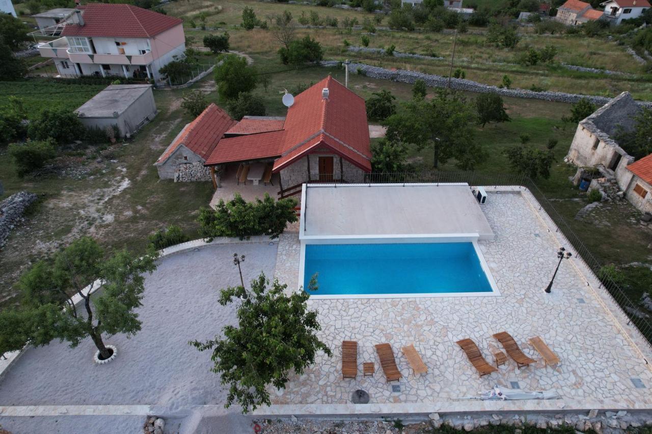 Patakun Holiday Home For 5, With Heated Pool Lecevica Exterior photo