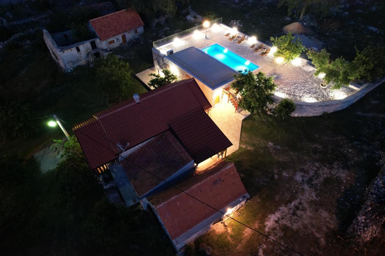Patakun Holiday Home For 5, With Heated Pool Lecevica Exterior photo