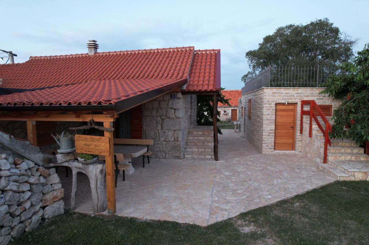 Patakun Holiday Home For 5, With Heated Pool Lecevica Exterior photo