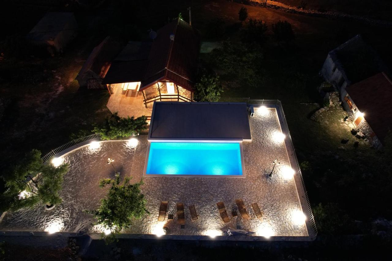 Patakun Holiday Home For 5, With Heated Pool Lecevica Exterior photo