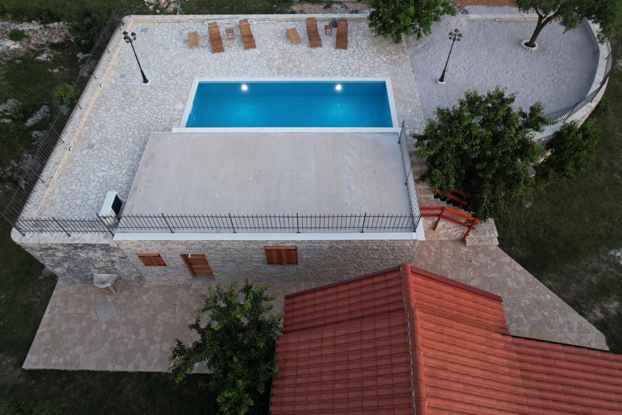 Patakun Holiday Home For 5, With Heated Pool Lecevica Exterior photo