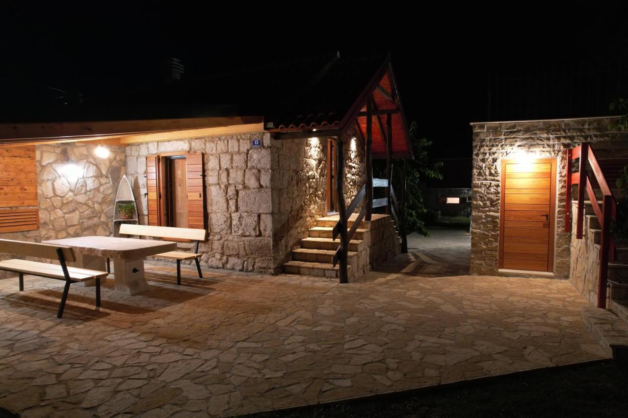 Patakun Holiday Home For 5, With Heated Pool Lecevica Exterior photo