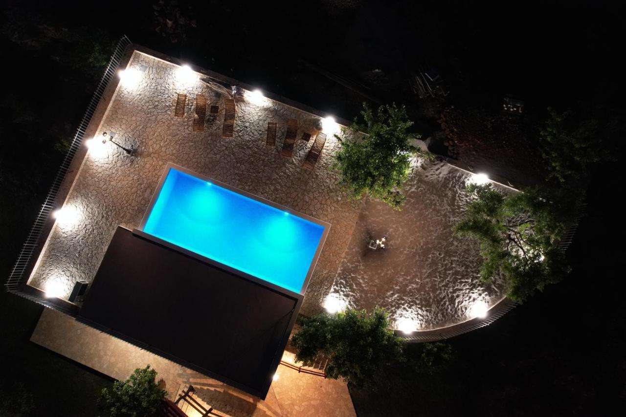 Patakun Holiday Home For 5, With Heated Pool Lecevica Exterior photo