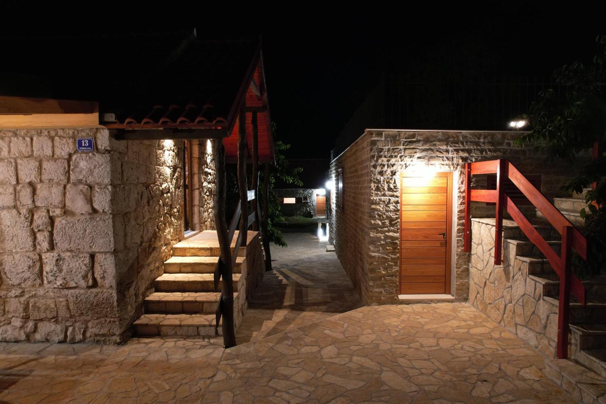 Patakun Holiday Home For 5, With Heated Pool Lecevica Exterior photo