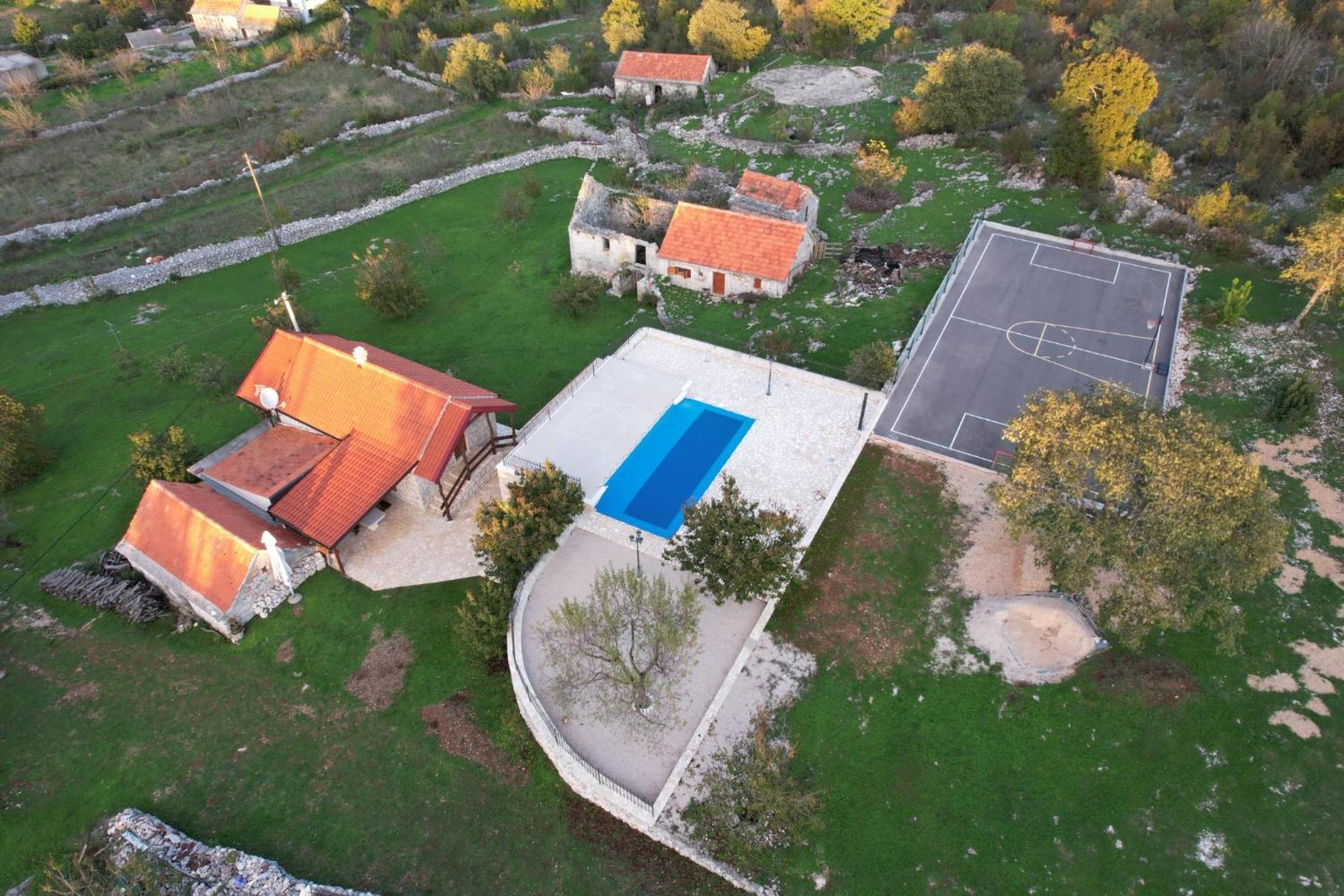 Patakun Holiday Home For 5, With Heated Pool Lecevica Exterior photo